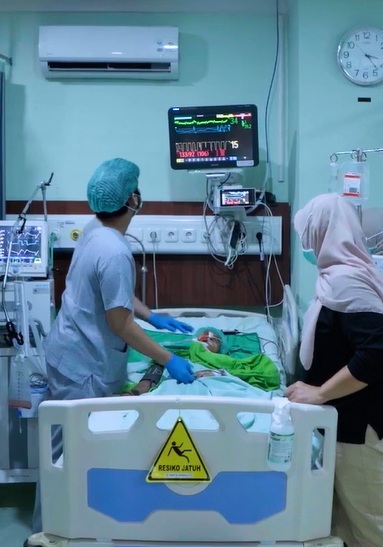 ICU (Intensive Care Unit)
